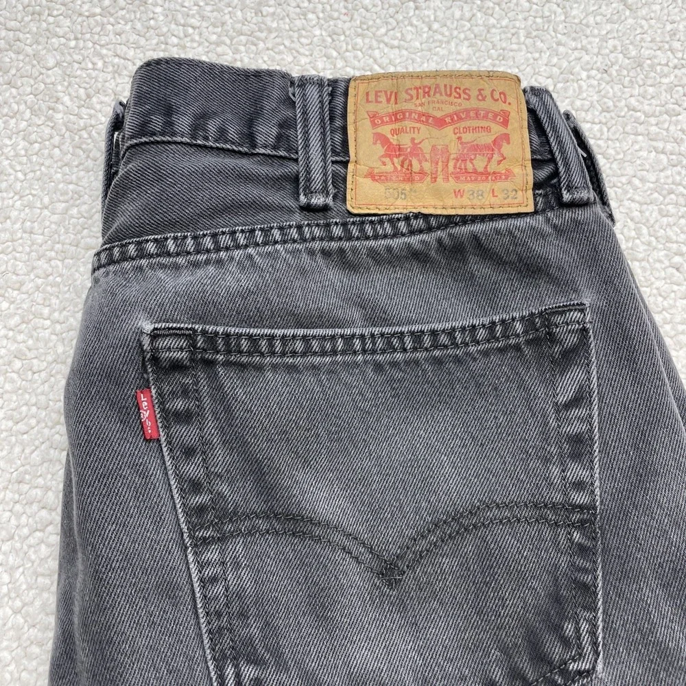 Levi Jeans Mens 38x32 Black 505 Regular Fit Straight Leg Faded Denim